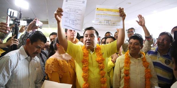 Acompañan hombres armados a aspirante a alcalde de Acapulco