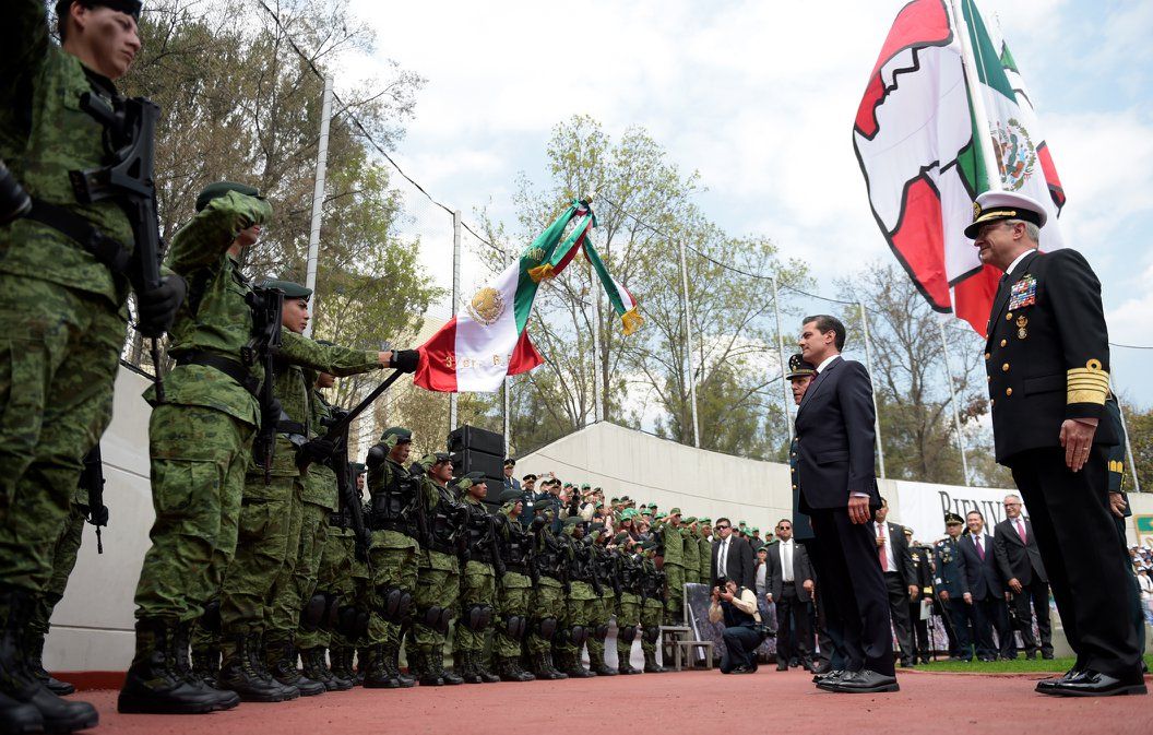 Peña Nieto anuncia aumento de ingresos a personal del Ejército Mexicano