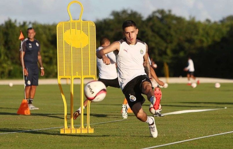 Chivas tranquiliza a mamá de jugador en Twitter