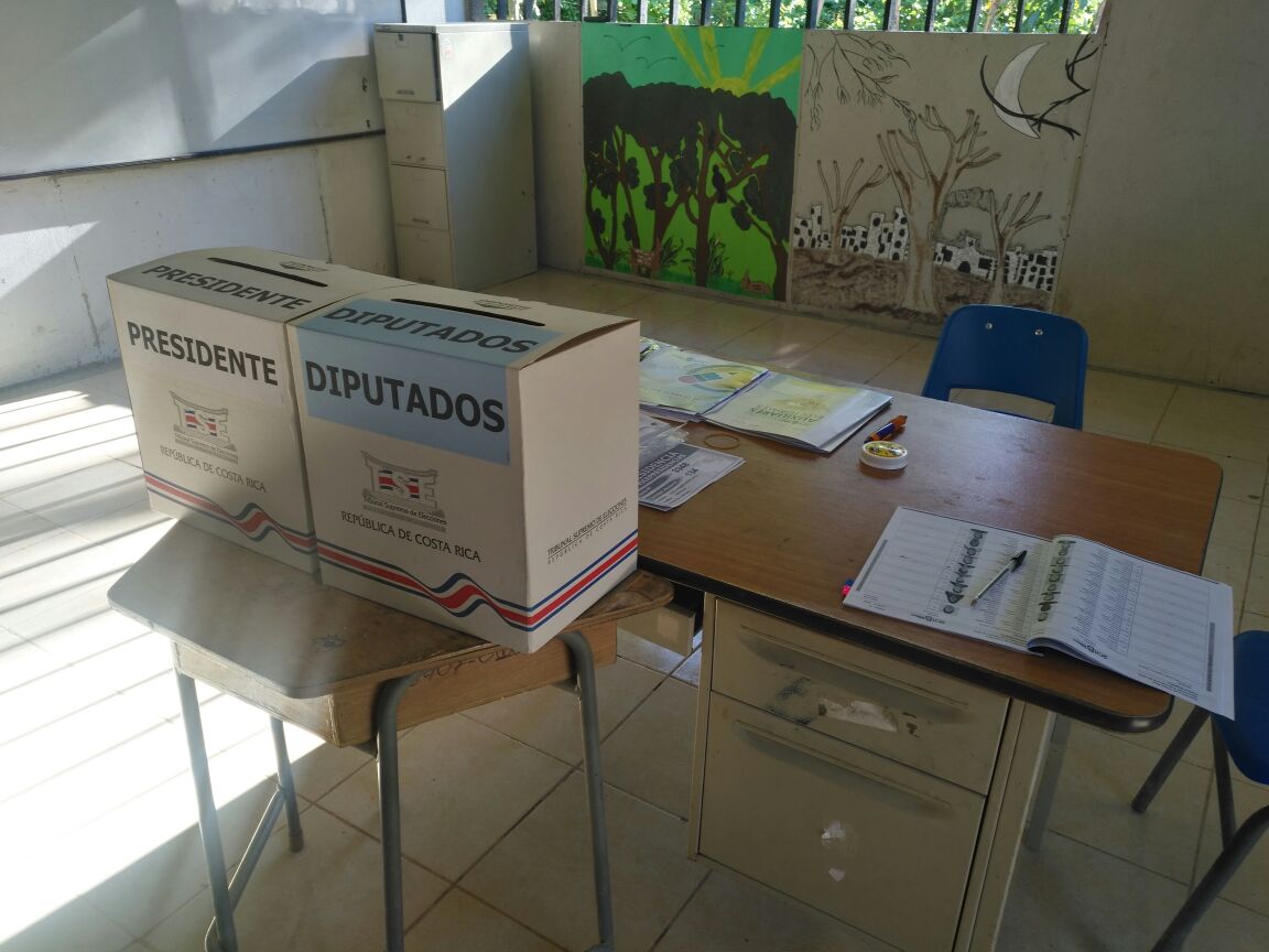 Costa Rica pasa por una elección confusa, compleja e inédita: Zovatto