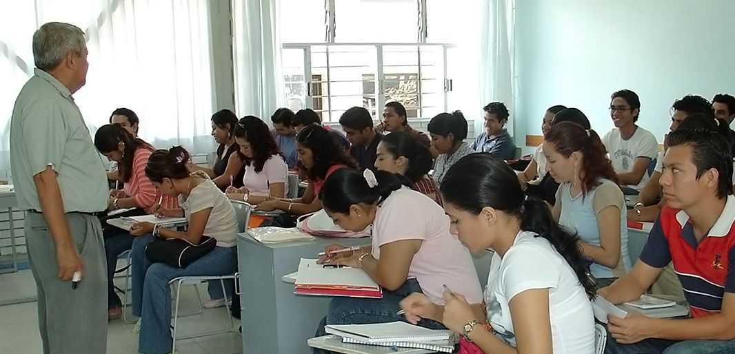 Asignan primeras plazas a docentes de inglés en escuelas normales
