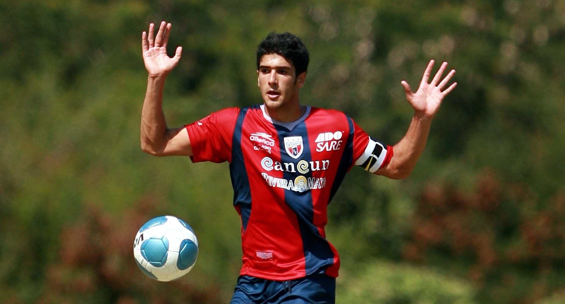 #VIDEO Exfutbolista y su padre agreden a familia en Periférico