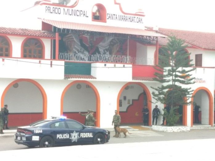 Evacuan palacio municipal de Huatulco por presunta bomba