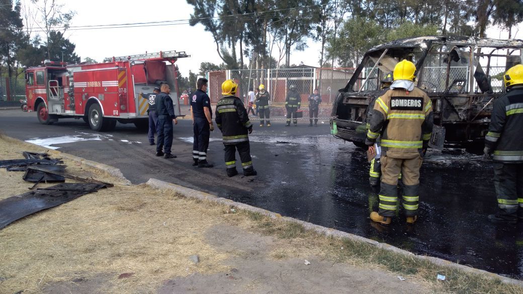 #VIDEO Accidente automovilístico provoca incendio en Venustiano Carranza