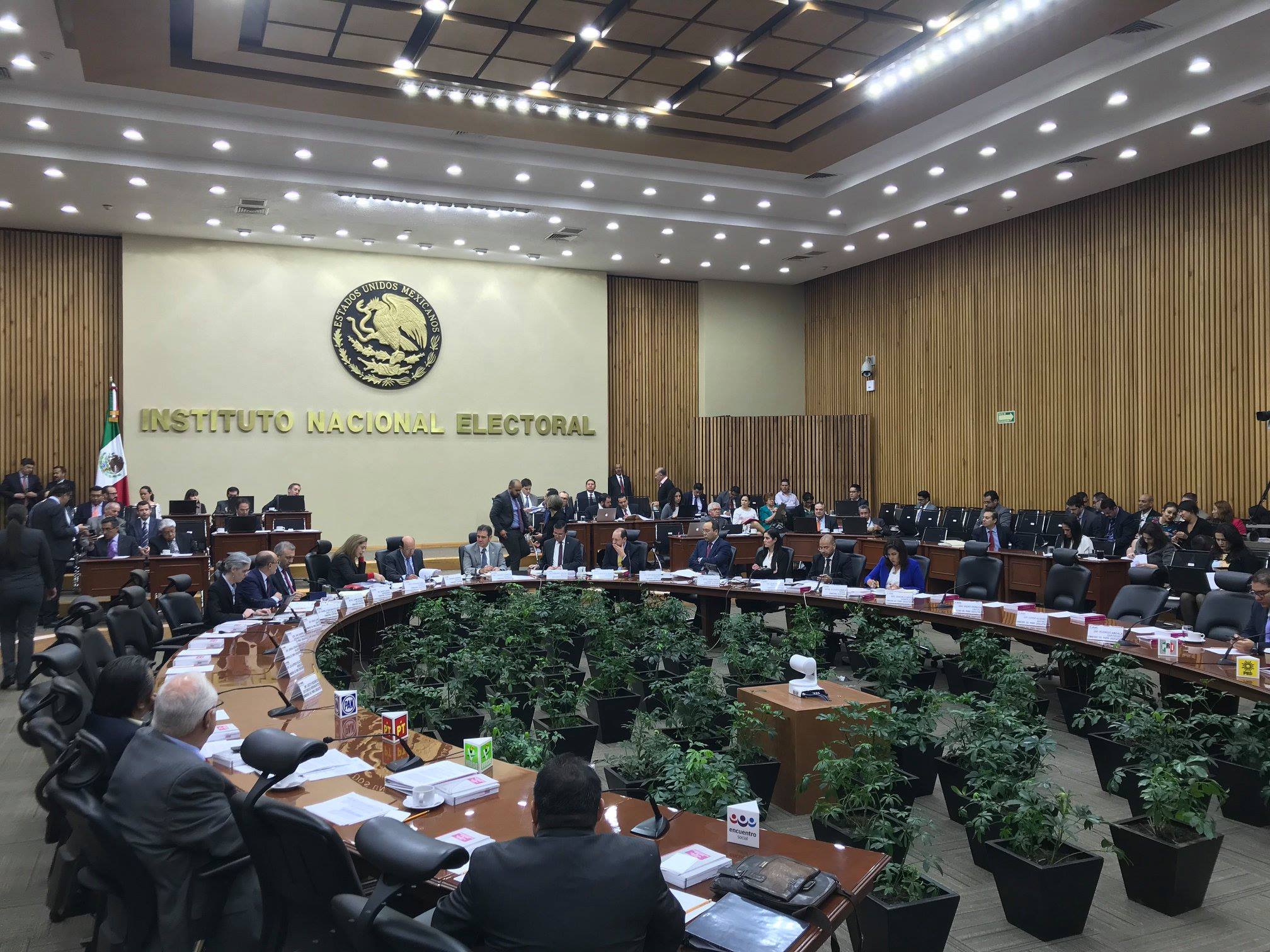 Rechaza Morena rectificar recorte al INE; Ignacio Mier asegura que “son ricos”