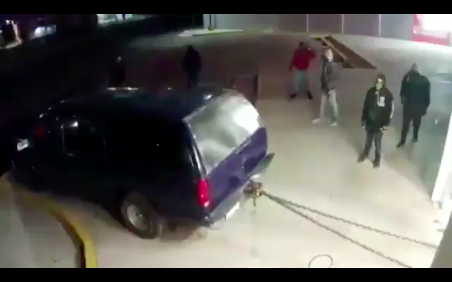 #VIDEO Intentan robar cajero automático con una camioneta