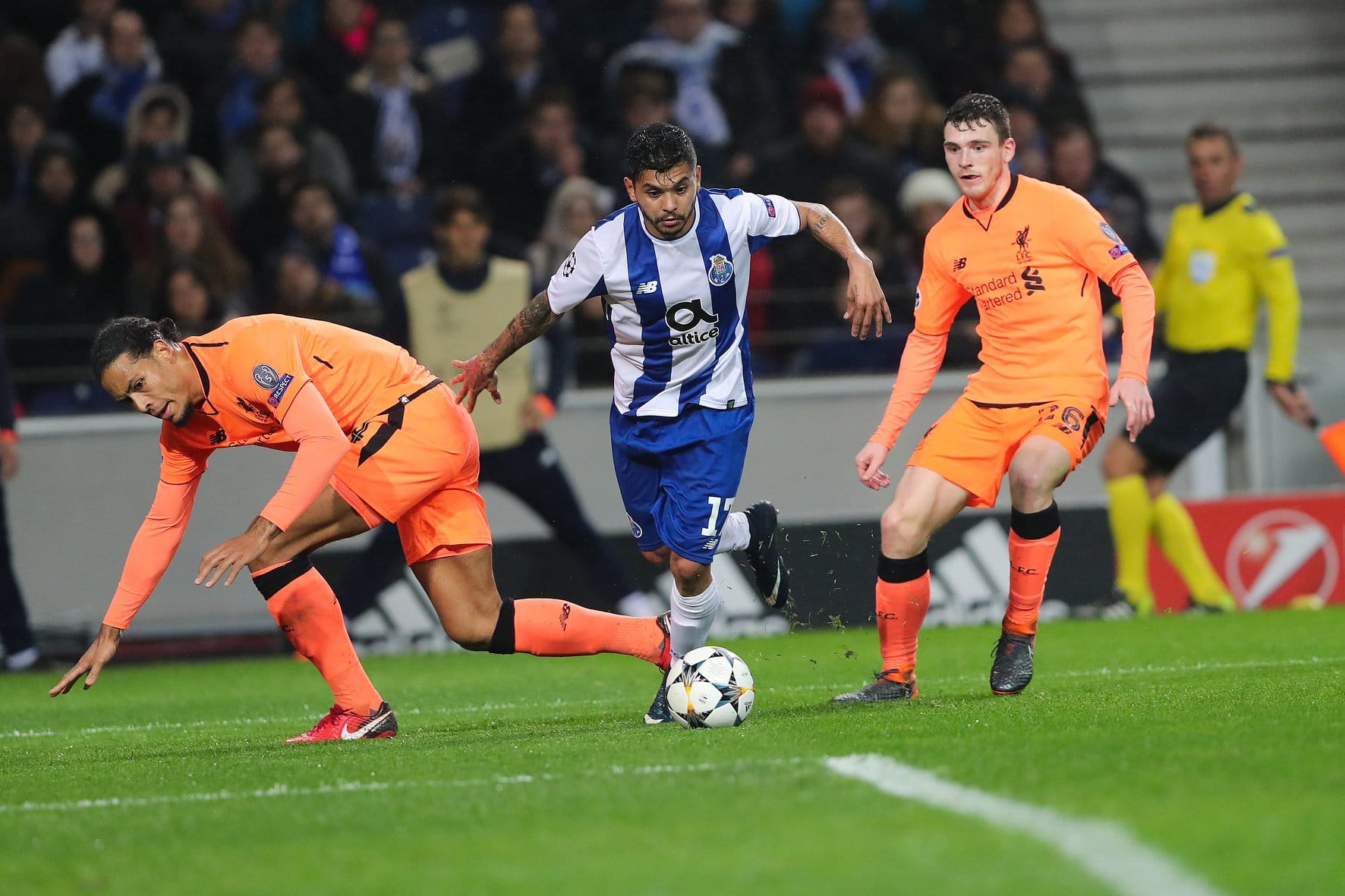 Operan a ‘Tecatito’ Corona por fractura en dedo