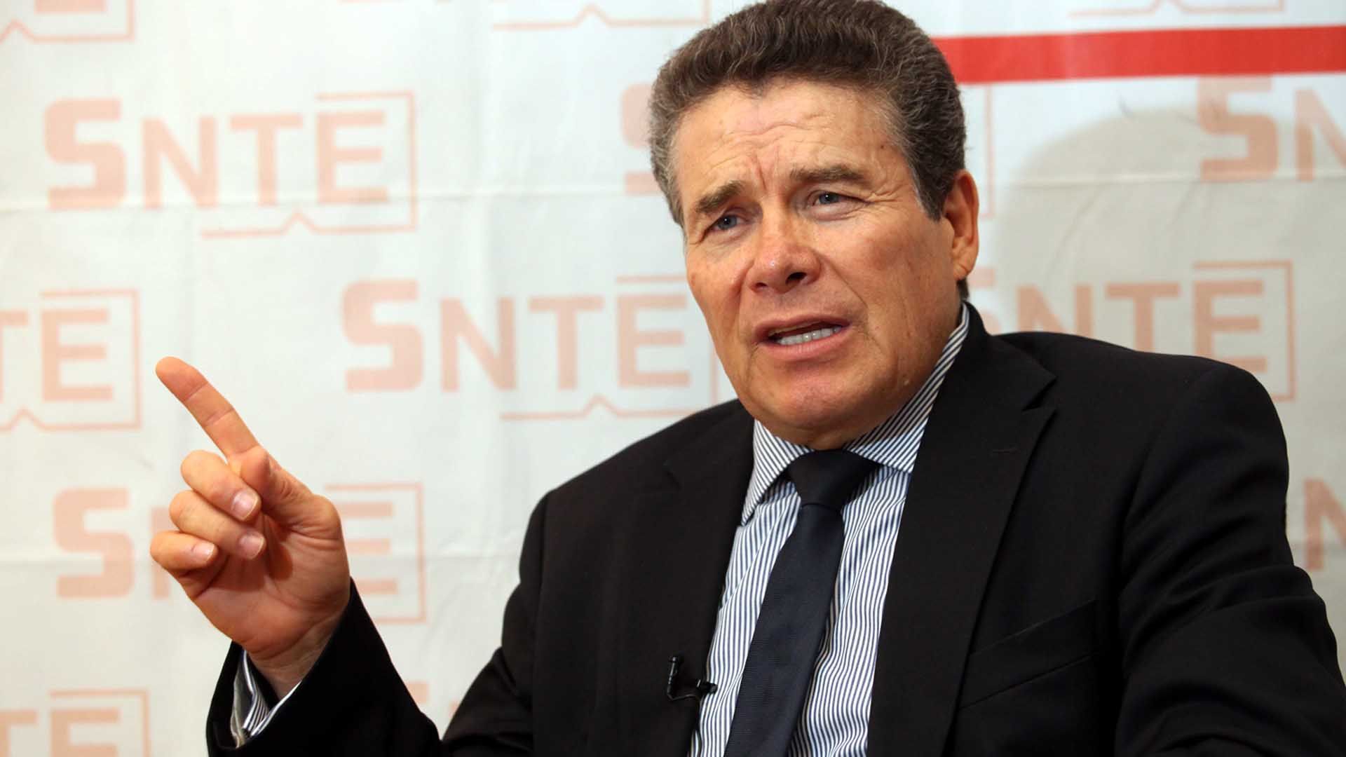 Suspenden a Juan Díaz de la Torre como secretario del SNTE