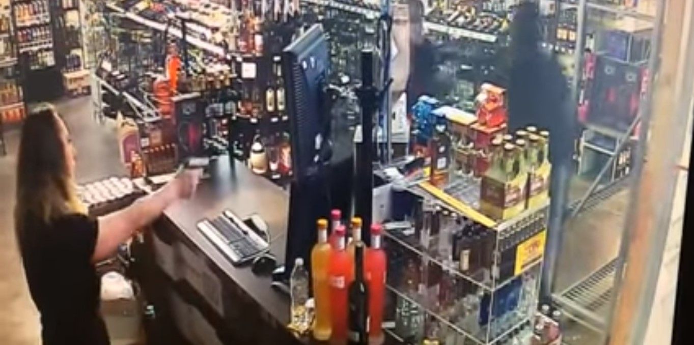 #VIDEO Madre e hija enfrentan a asaltante en Oklahoma