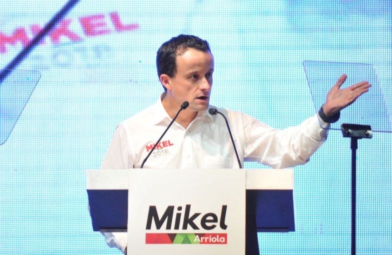 Mikel Arriola denuncia ante Fepade a tres diputados locales