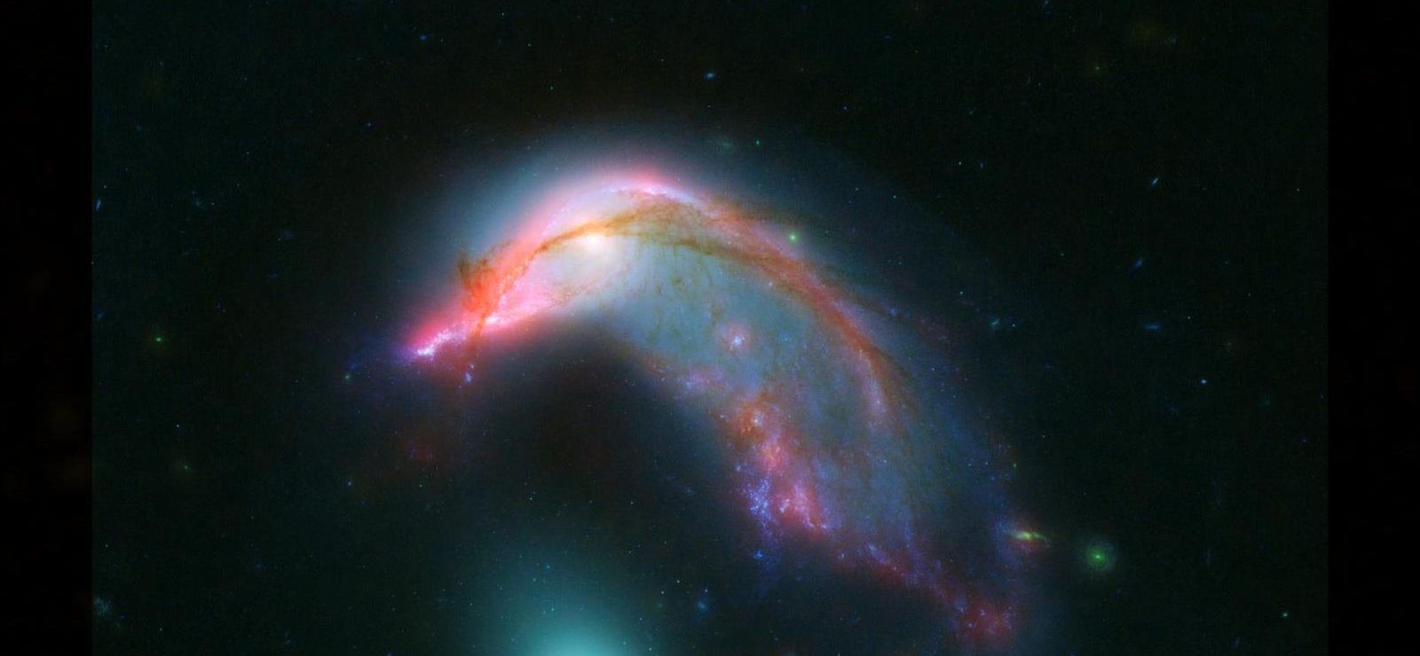 Captura NASA a “pingüino” y “huevo” galácticos