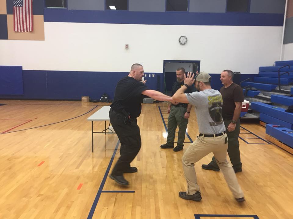 Distrito escolar en Misuri tiene a profesores armados desde hace años