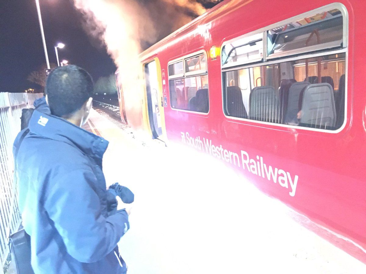 Tren de pasajeros se incendia en Londres