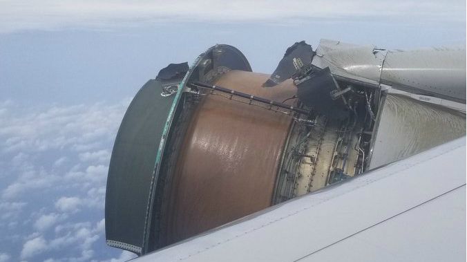 #VIDEO Avión pierde carcasa de turbina en pleno vuelo hacia Hawaii