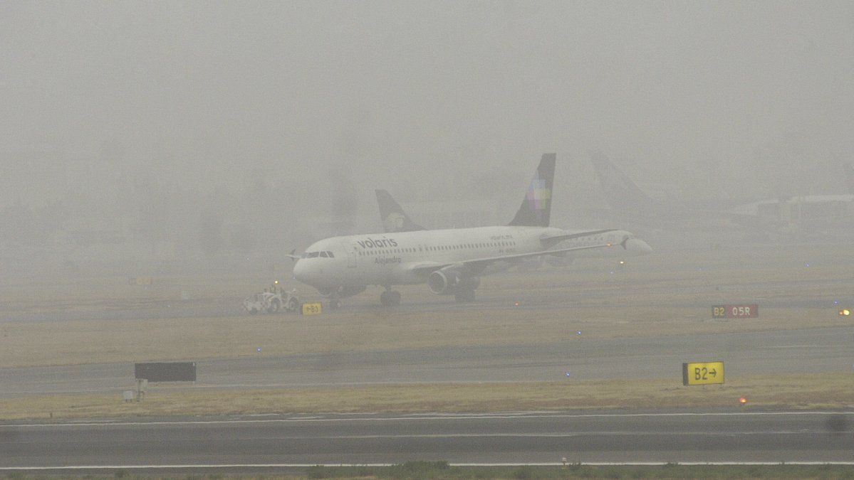 AICM reanuda actividades tras suspensión por banco de niebla