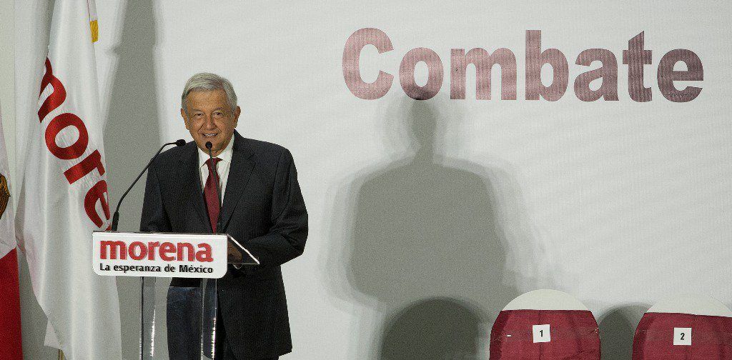 AMLO acepta participar en todos los debates del INE