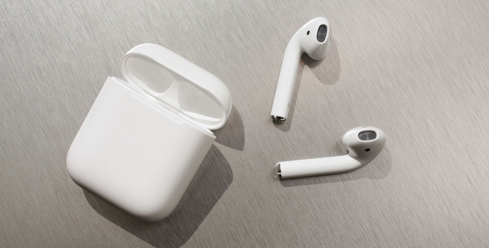 Apple prepara nuevo modelo de AirPods para 2019 - apple-airpods-2016-014-e1518212877750