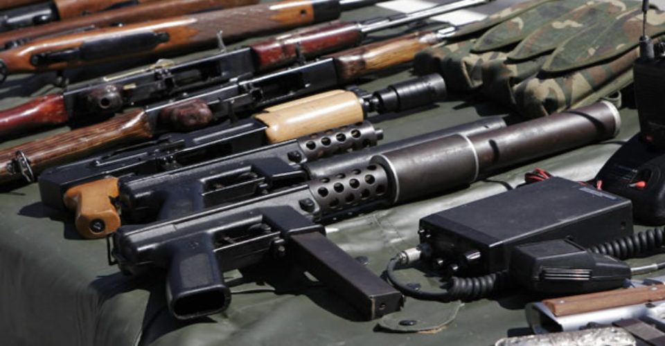 Alrededor de 213 mil armas llegan cada año a México desde EE.UU.