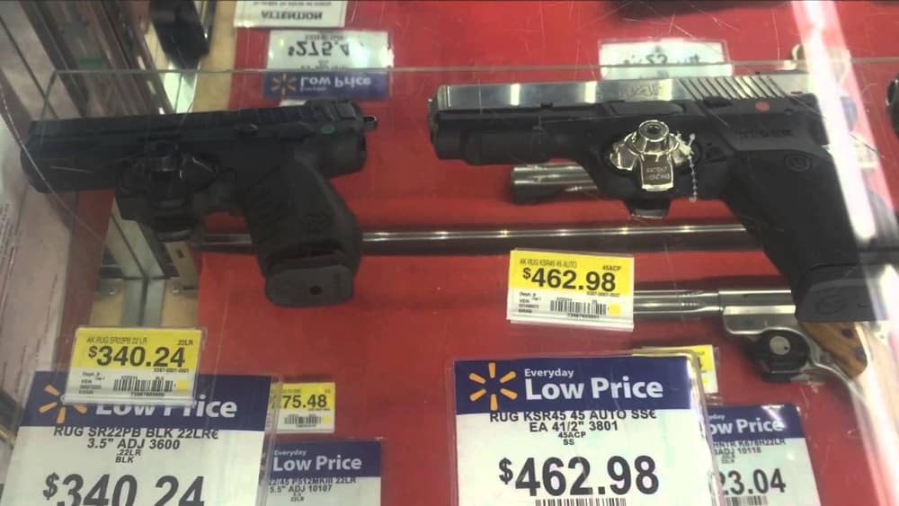Walmart dejará de vender armas a menores de 21 años