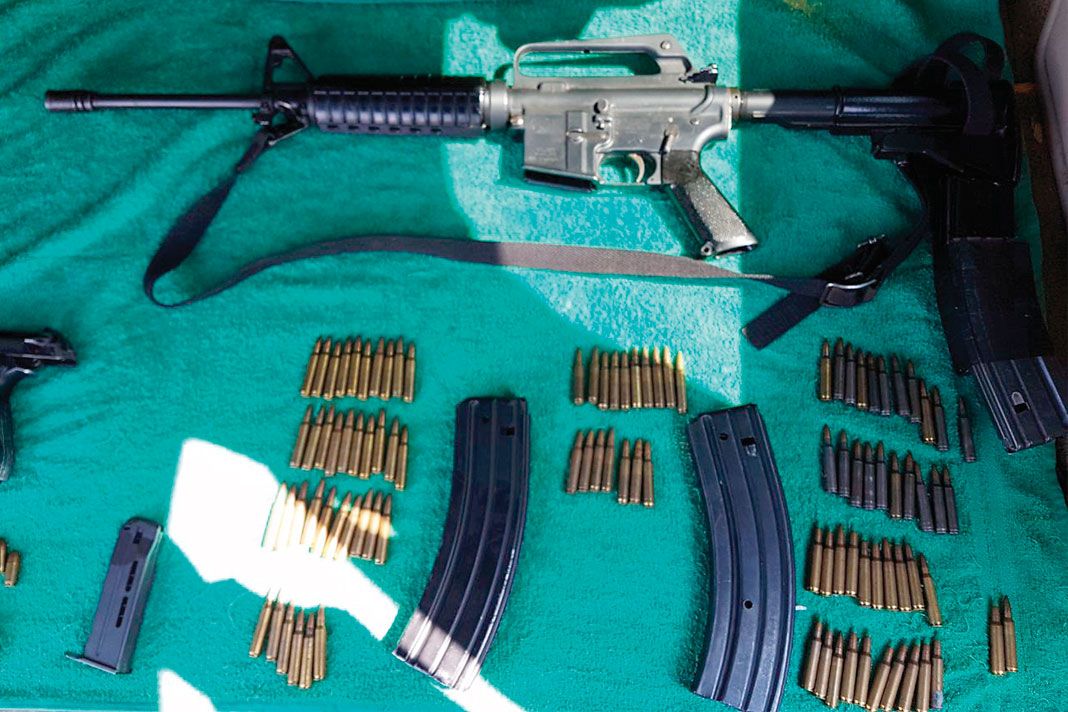 Detienen a exmilitar con arsenal