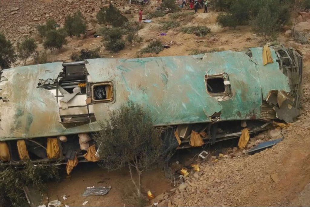 Accidente de autobús deja al menos 36 muertos en Perú