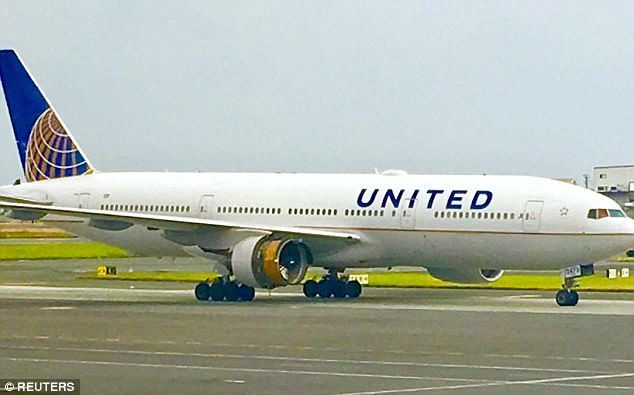 #Video Turbina de avión de United se despedaza en pleno vuelo