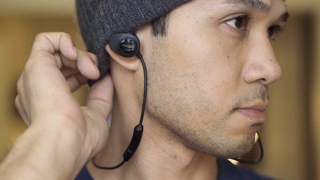 Audífonos y cotonetes podría ocasiona otitis por uso constante