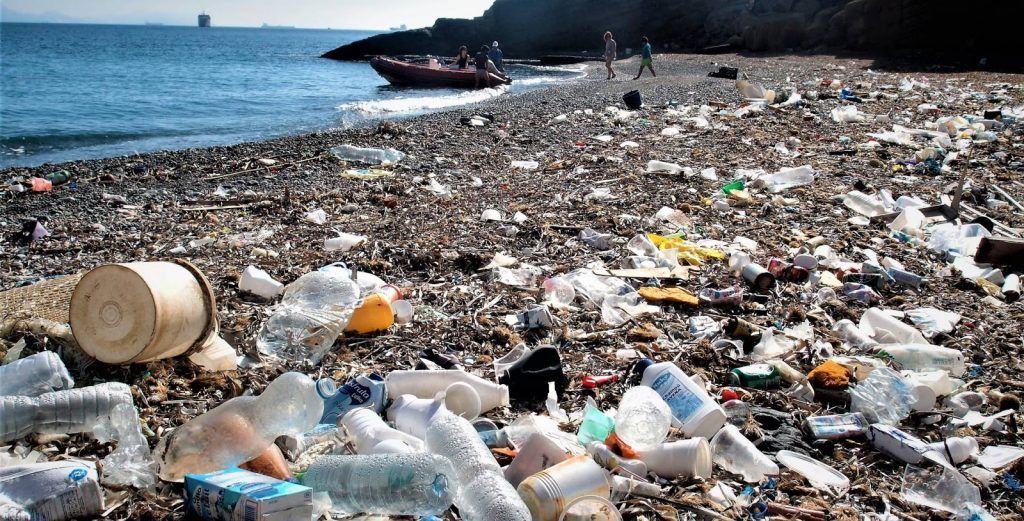 UE prohibiría cubiertos y platos de plástico para reducir basura marina - basura-océanos-3-1024x521