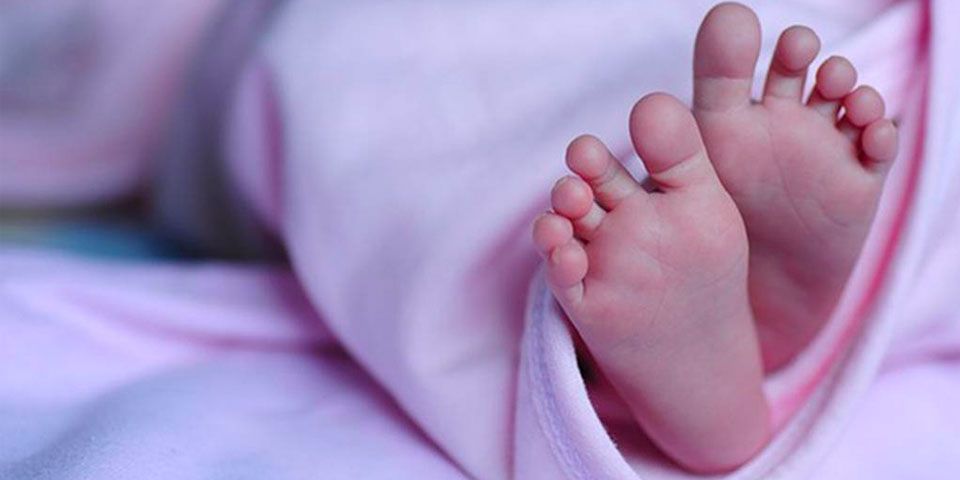 Abandonan a bebé afuera de domicilio en Nuevo León