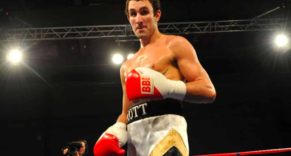 Boxeador británico muere tras conceder entrevista