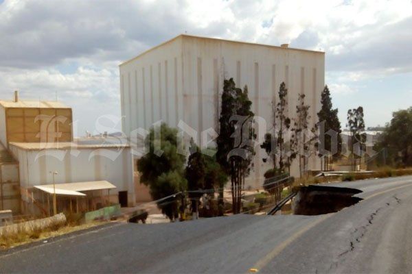 Se desploma parte de la carretera San Martín Texmelucan-Tlaxcala
