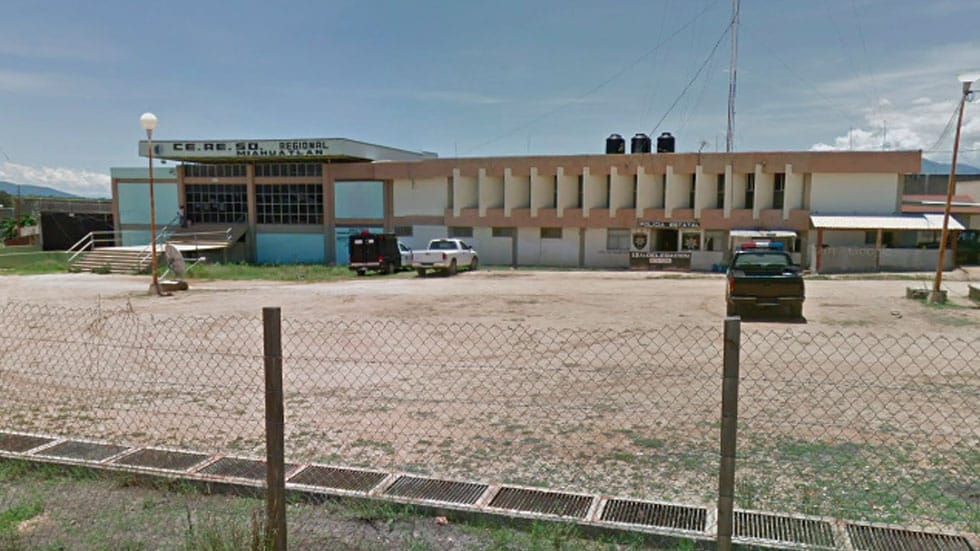 Reos retienen a custodios en penal de Miahuatlán, Oaxaca Reos retienen a custodios en penal de Miahuatlán, Oaxaca