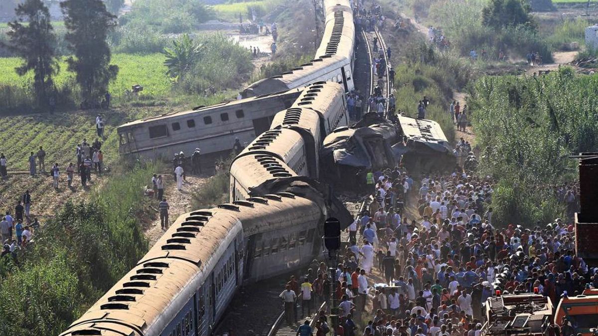 Choque de trenes deja 15 muertos en Egipto Choque de trenes deja 15 muertos en Egipto
