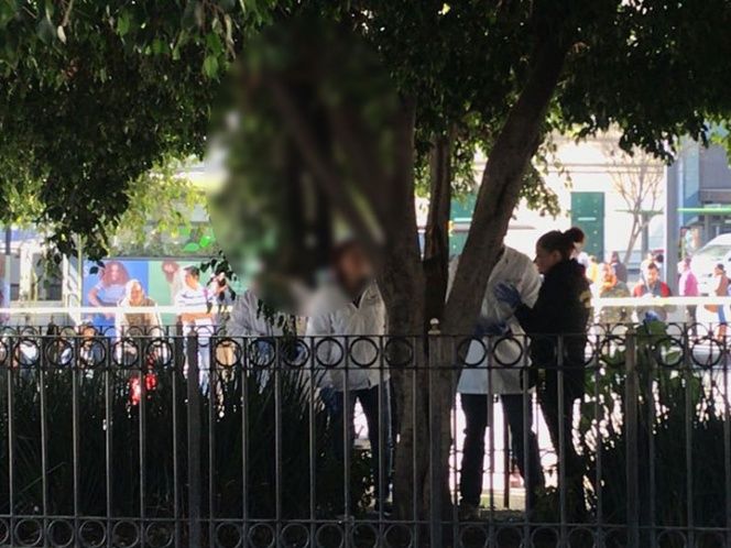 Hombre se cuelga en Paseo de la Reforma