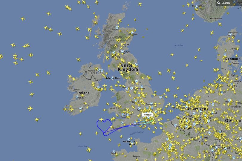 Virgin Atlantic dibuja corazón en el aire por San Valentín