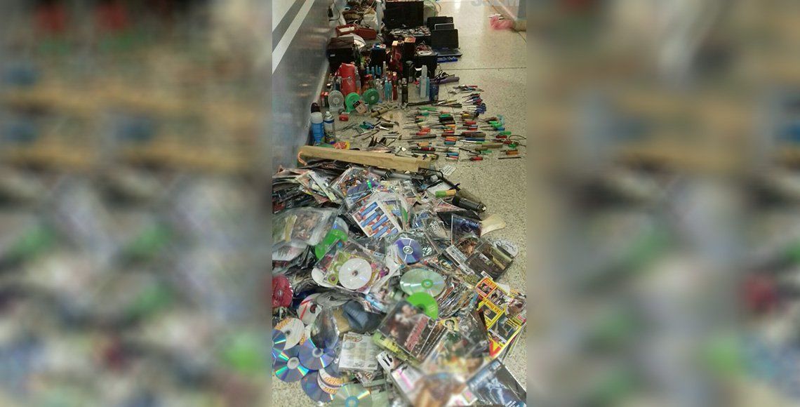 Encuentran armas, celulares y droga en penal de Edomex