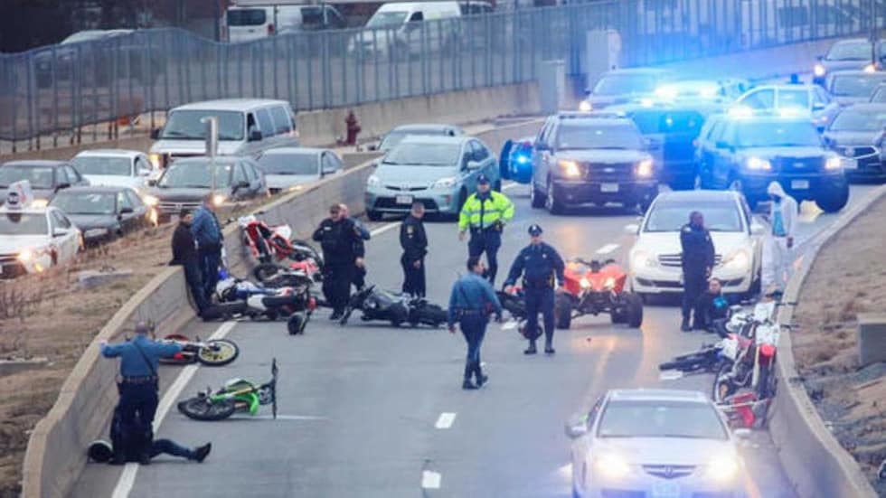 #VIDEO Operativo en Boston contra motociclistas deja siete detenidos