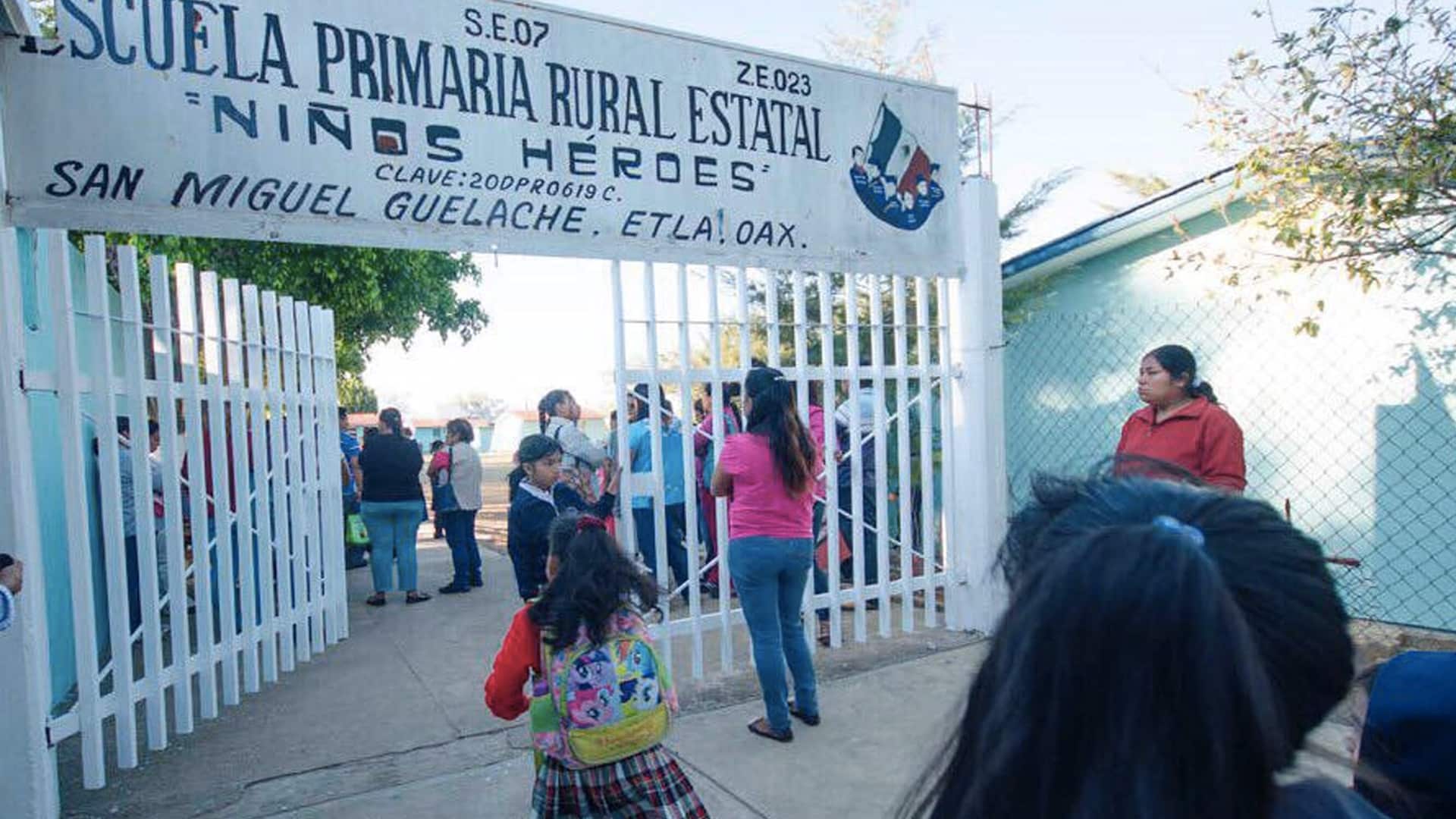 Reanudan escuelas de forma parcial tras sismo en Oaxaca