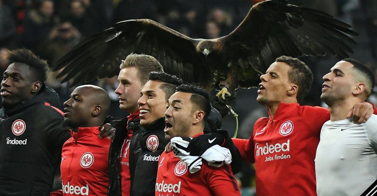 Con Marco Fabián y Salcedo en la banca, Eintracht logra victoria