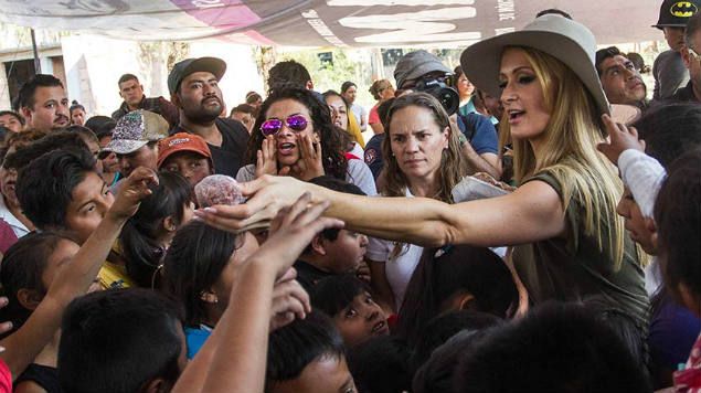 Damnificados de Xochimilco acusan fraude en donación de Paris Hilton