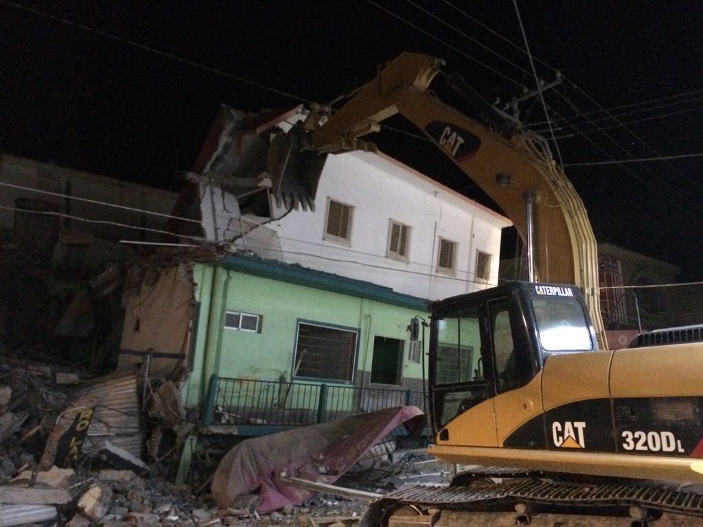 Se desploma hotel de Juchitán por mala demolición