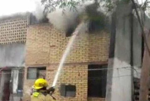 Ebrio provoca incendio tras pelea en Monterrey
