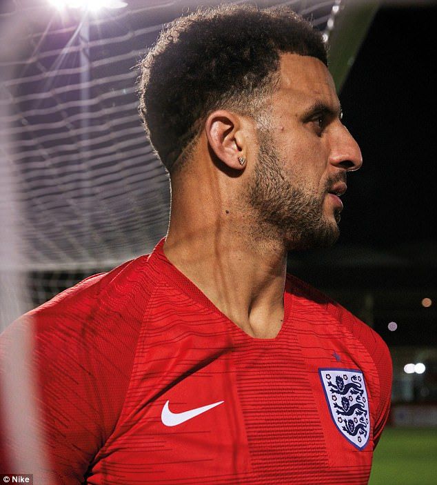 Inglaterra revela sus uniformes para Rusia 2018 - inglaterra-4