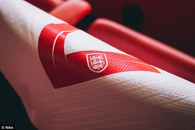 Inglaterra revela sus uniformes para Rusia 2018 - inglaterra.-
