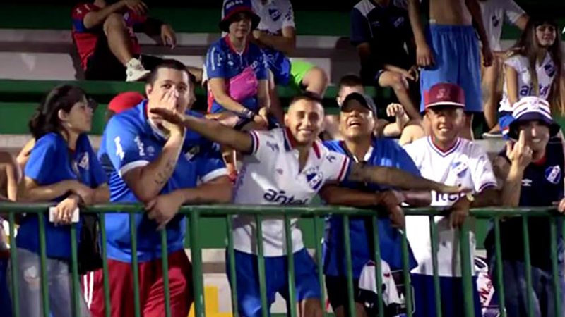 #Video Aficionados del Nacional de Uruguay se burlan del accidente del Chapecoense