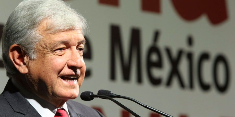 López Obrador propone redactar Constitución Moral