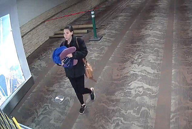 #Video Buscan a mujer que abandonó a recién nacido en aeropuerto