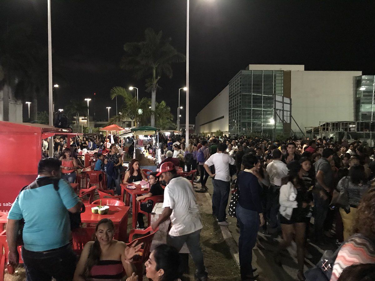 Cientos se quedan sin ver a Maluma en Campeche por exceso de público