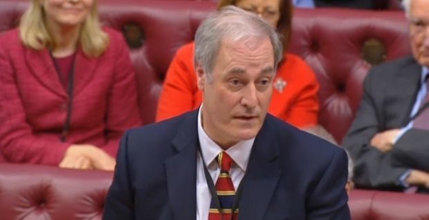 Lord inglés renuncia por llegar dos minutos tarde a la Cámara