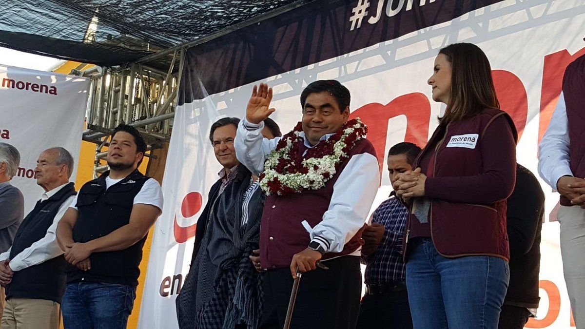 Miguel Barbosa pide licencia para buscar candidatura por Morena